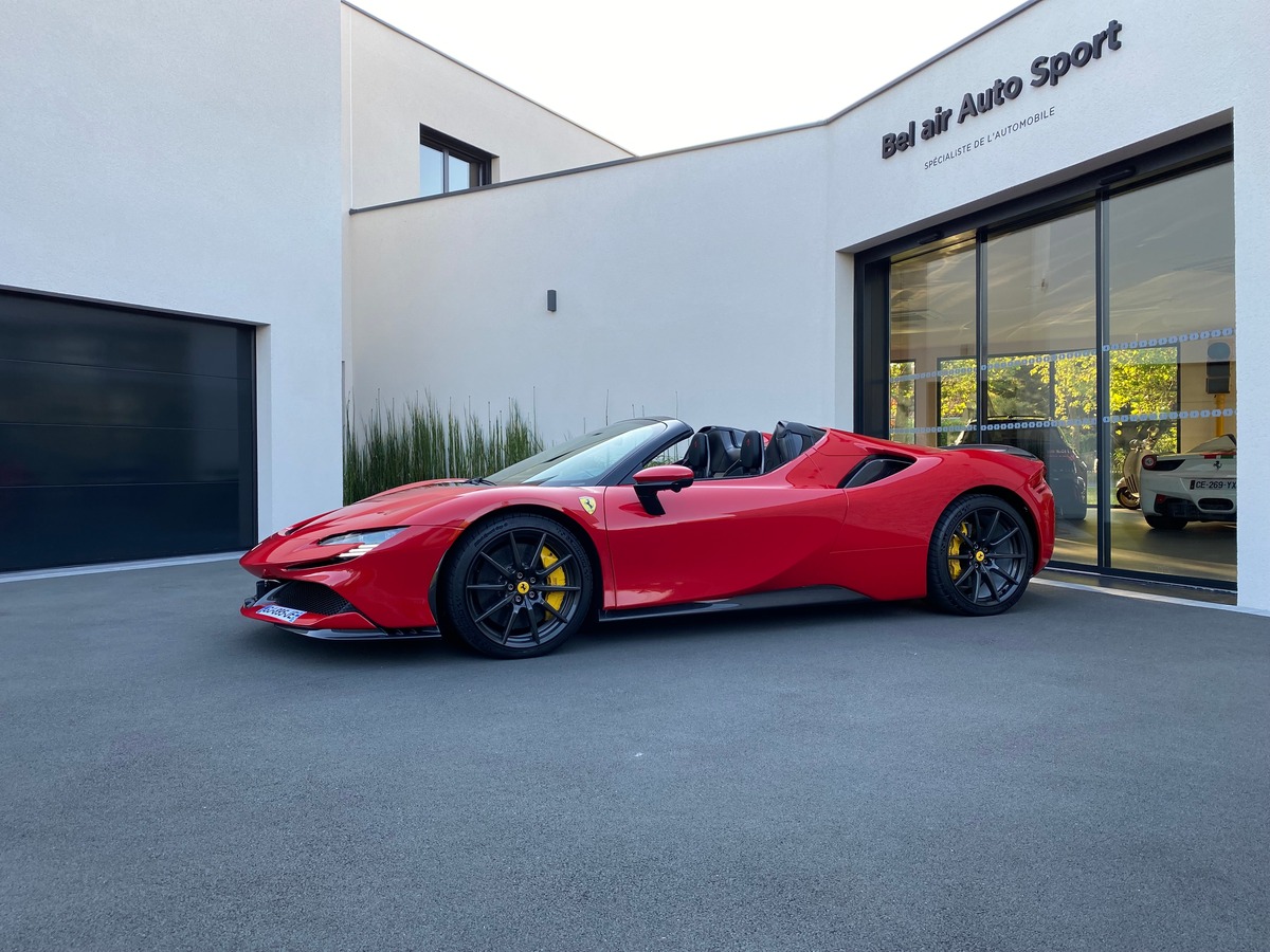 Ferrari SF90 SPIDER / TVA / 1ERE MAIN / 300 KMS