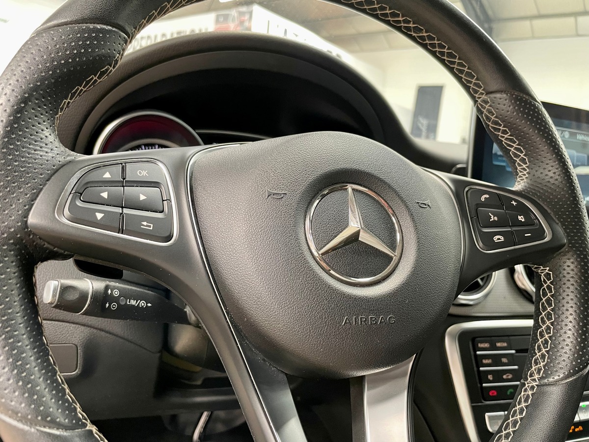 Mercedes-Benz GLA* 220d Sensation 4Matic 7G-DCT c