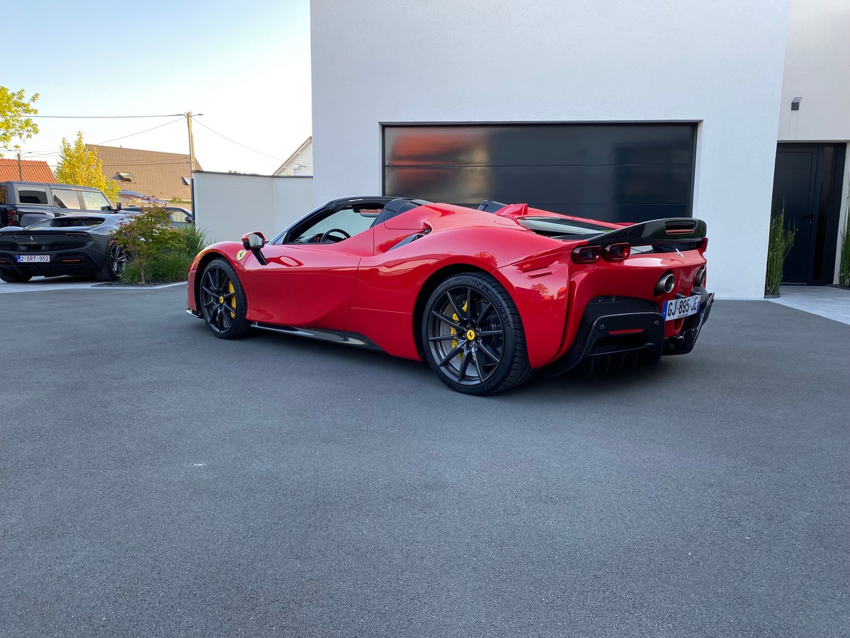 Ferrari SF90 SPIDER / TVA / 1ERE MAIN / 300 KMS