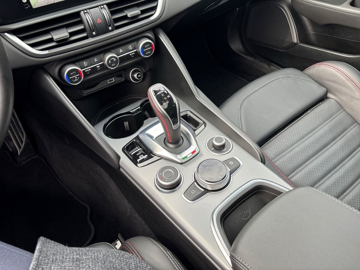 Alfa Romeo Giulia 2.0T 280ch Competizione Q4 AT8 Harman-Kardon Toit ouvrant