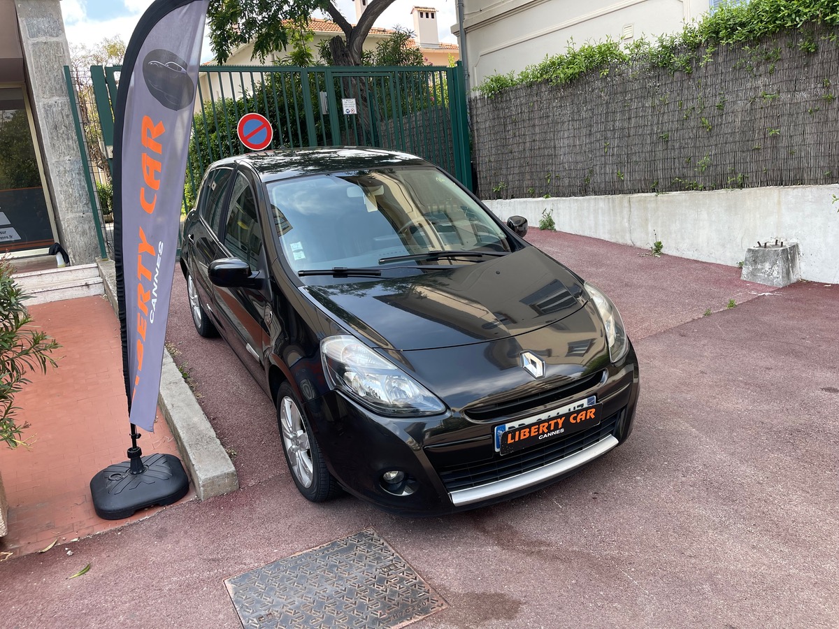 RENAULT Clio 1.6 i 111 cv / Phase 2 / Boîte auto / 5 Portes / Stade De France / GPS/ Clim