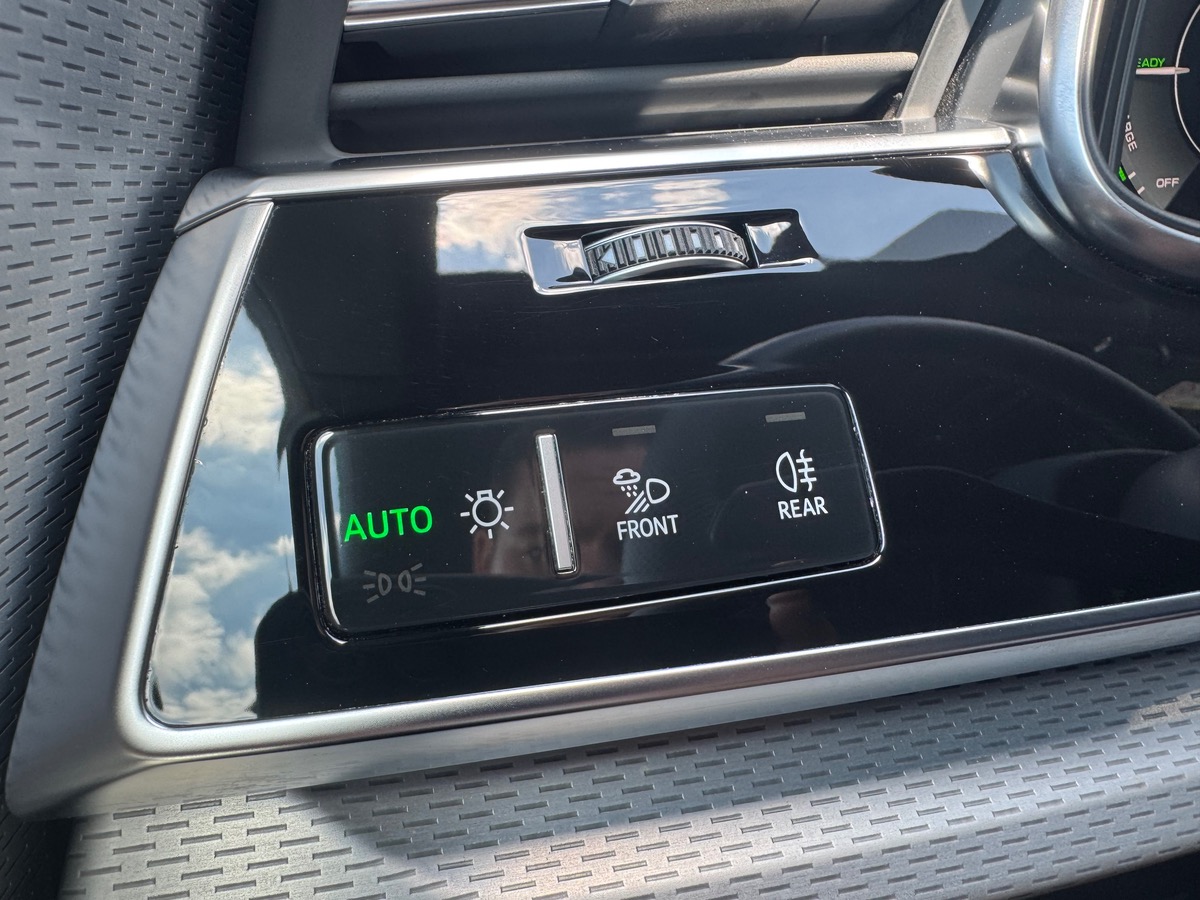 Audi Q8 60 TFSIE COMPÉTITION QUATTRO TIPTRONIC 8