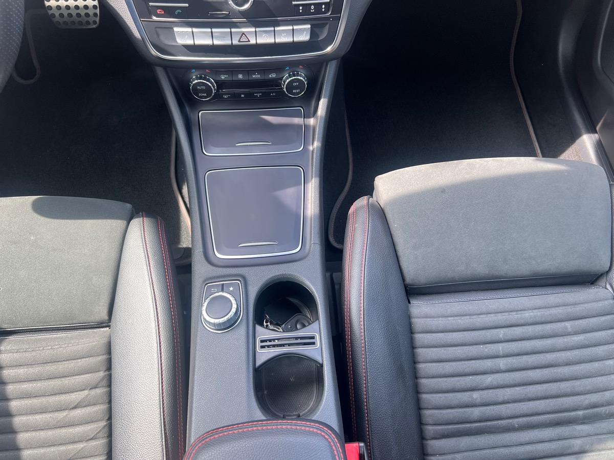 Mercedes-Benz GLA 200 FASCINATION AMG LINE, SUIVI COMPLET MERCEDES, TOIT OUVRANT