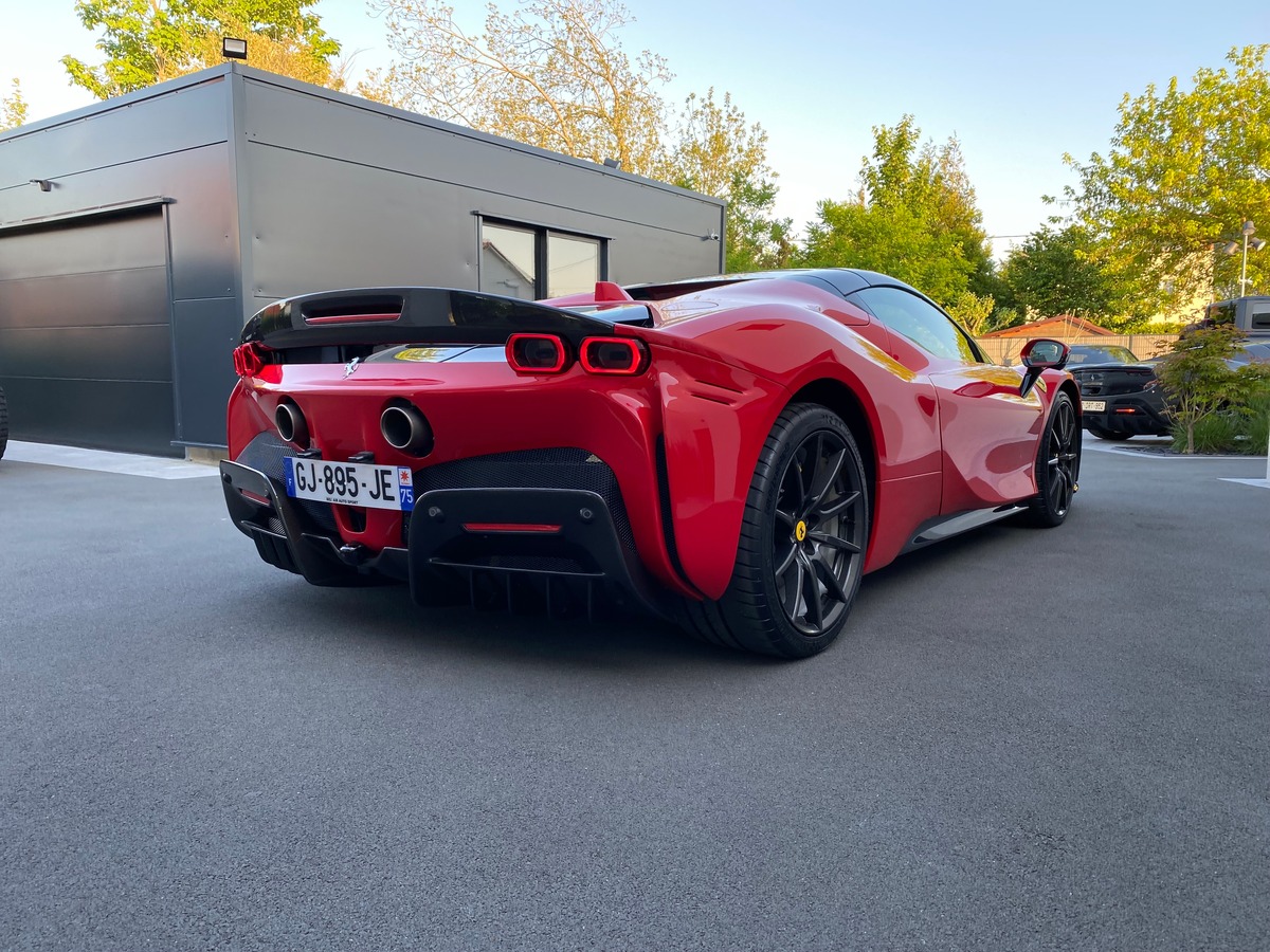Ferrari SF90 SPIDER / TVA / 1ERE MAIN / 300 KMS
