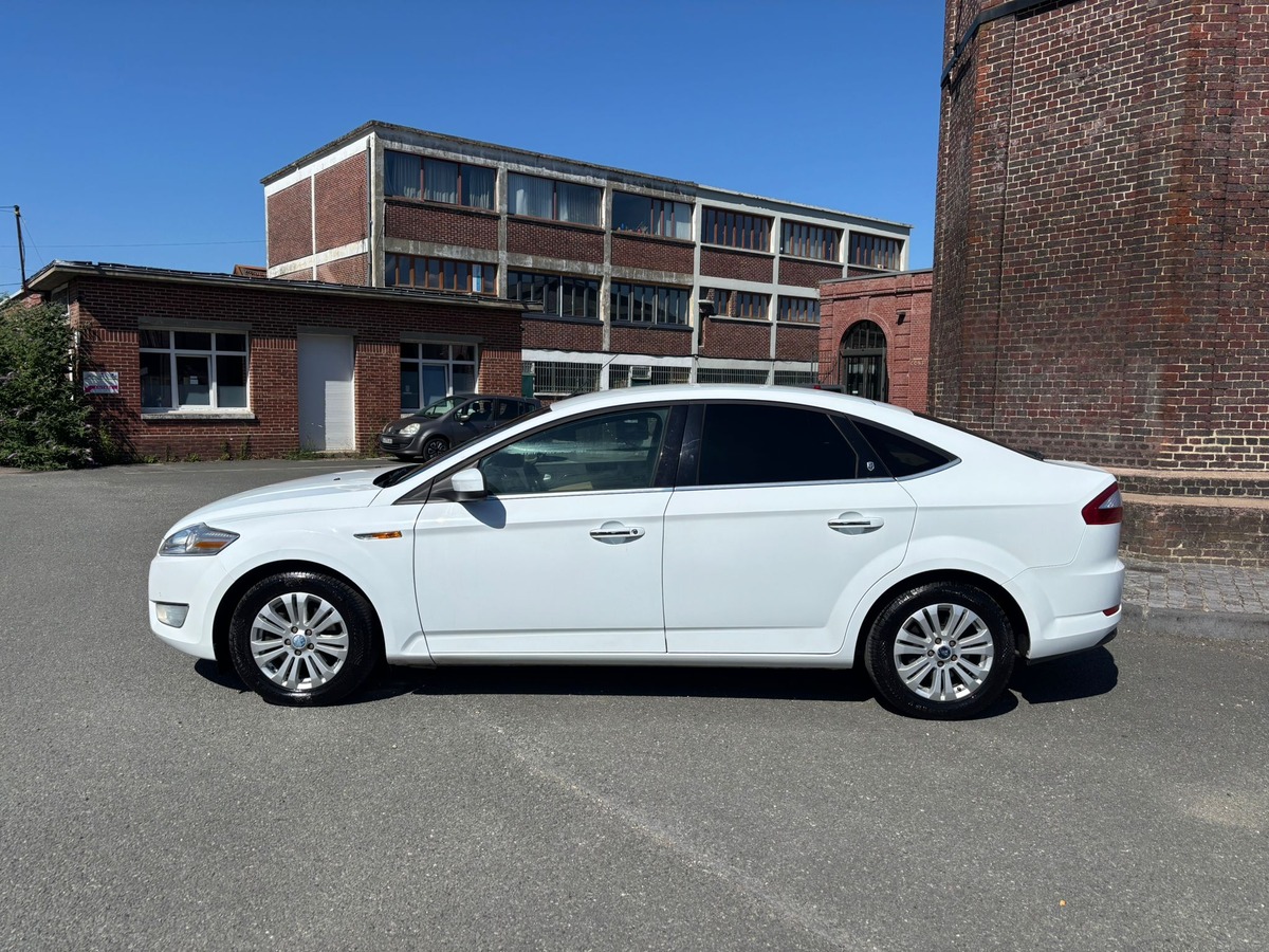 Ford Mondeo 2.0 TDCI GHIA - ATTELAGE- Distribution neuve - Révisé - Garantie