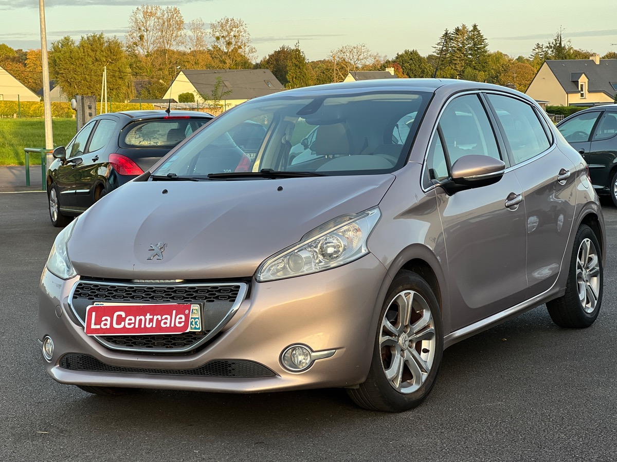 Peugeot 208 1.2 VTI 82CH ALLURE TOIT PANORAMIQUE