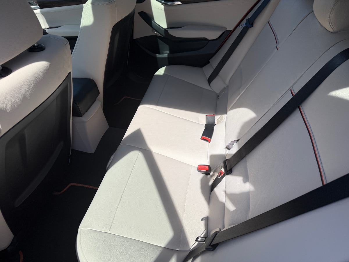 Bmw X1 20i 2L  184 X-Drive boite 8  X-line, Toit ouvrant, Sièges chauffants, Suivi complet