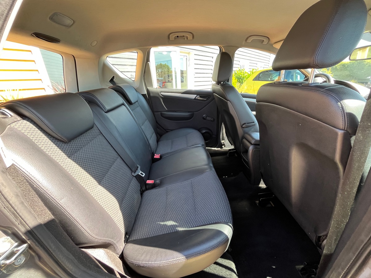 Mercedes-Benz Classe A A180 Phase 2 2.0 CDi CVT 110 CH Boîte automatique AVANTGARDE