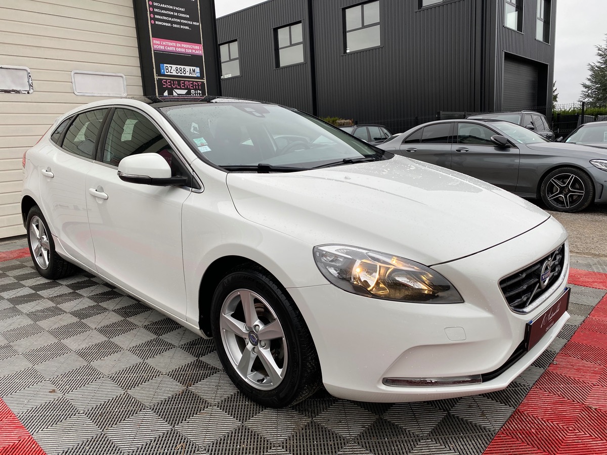 Volvo V40 D2 2.0 TDi 120ch momentum Toit pano