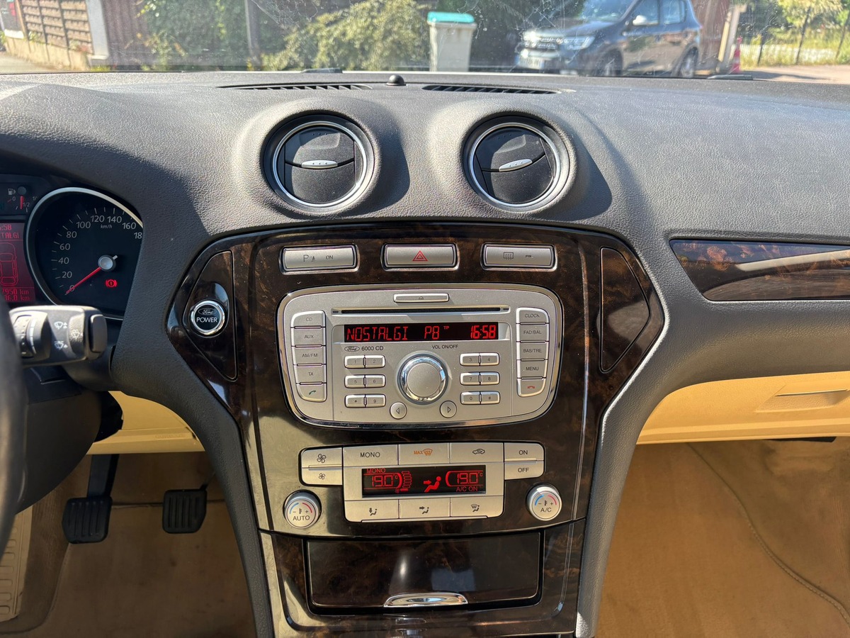 Ford Mondeo 2.0 TDCI GHIA - ATTELAGE- Distribution neuve - Révisé - Garantie