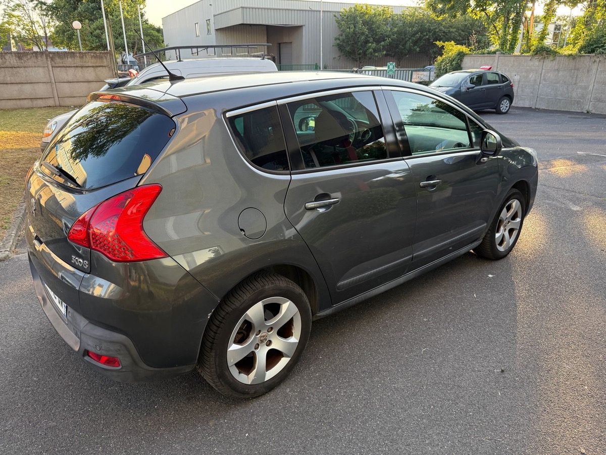 Peugeot 3008 1.6 HDI 115 CV active 1er main en 4XCBL