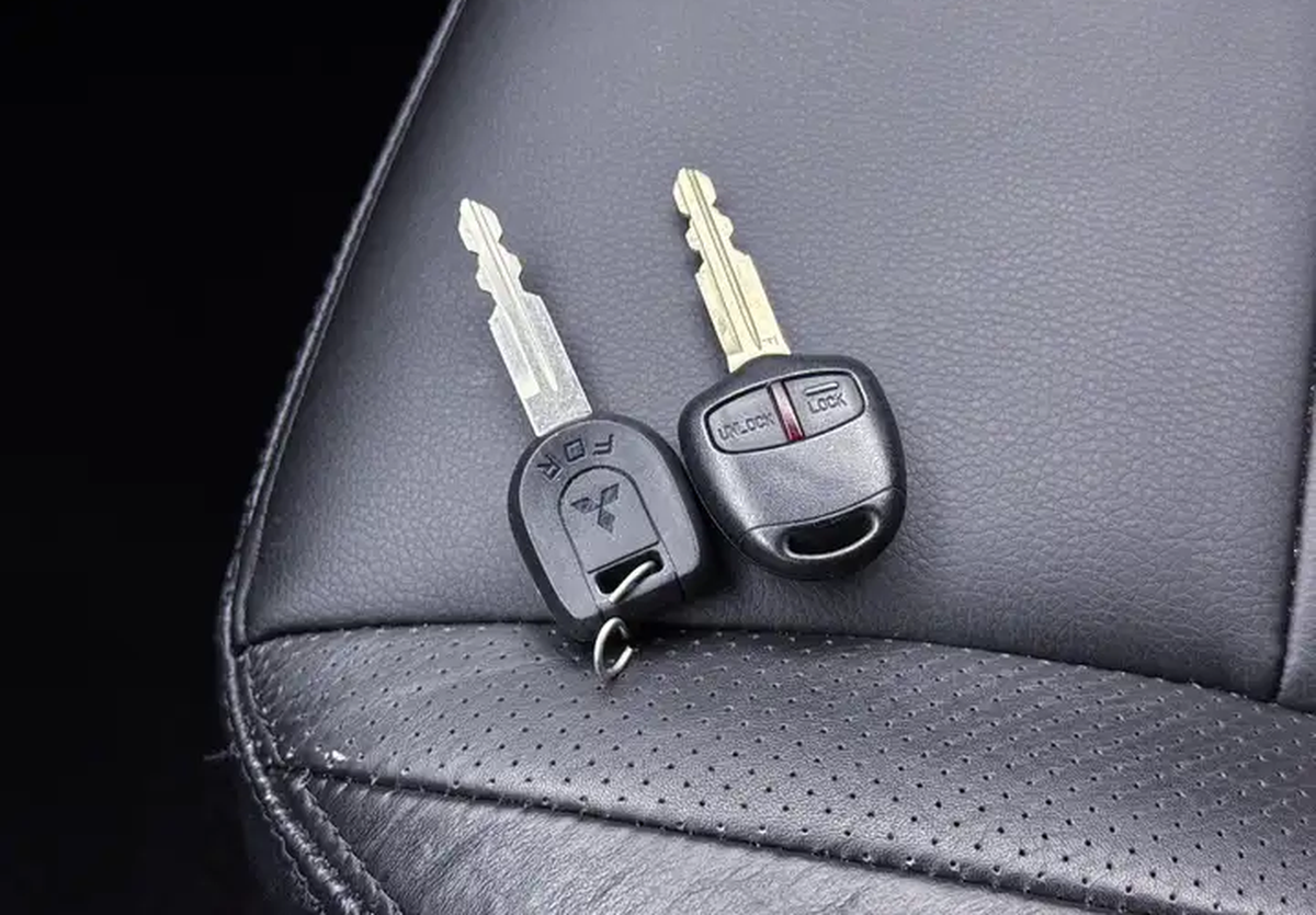 Mitsubishi Pajero 3.2 DI-D Instyle 2 places