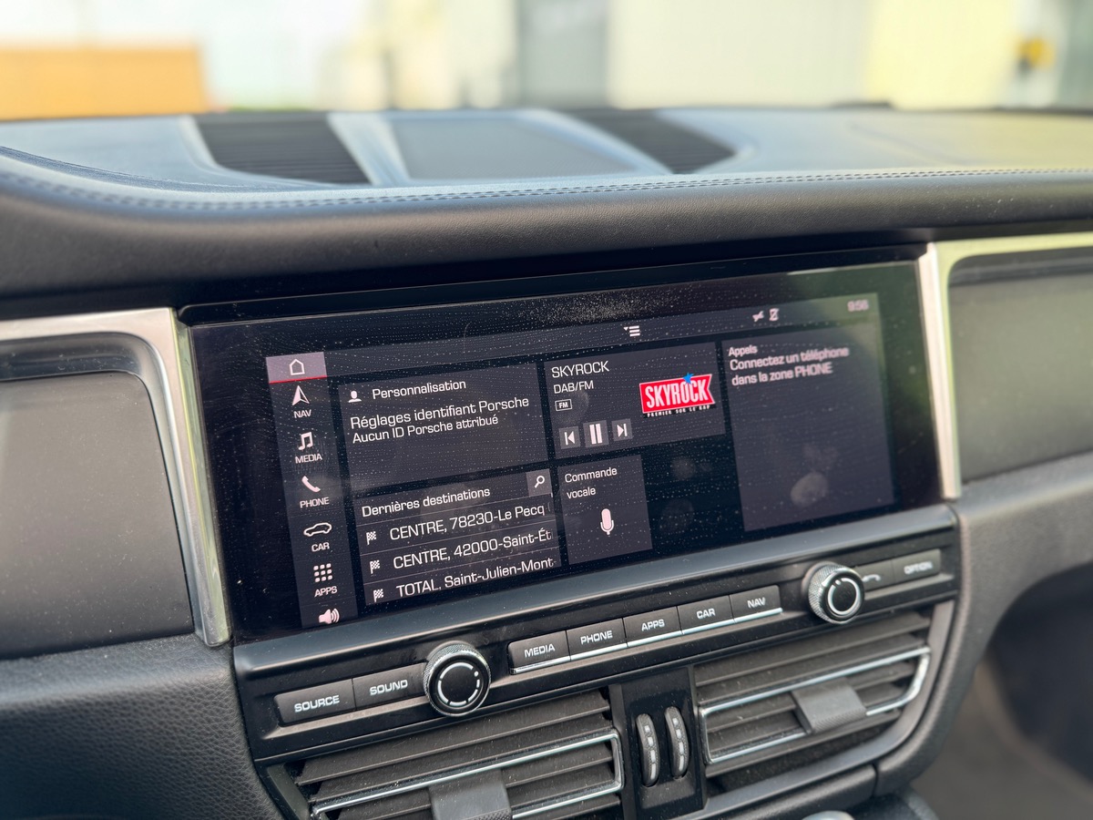 Porsche Macan Phase 2 2.0 PDK 245 cv TOIT OUVRANT - APPLE CARPLAY - CAMERA DE RECUL