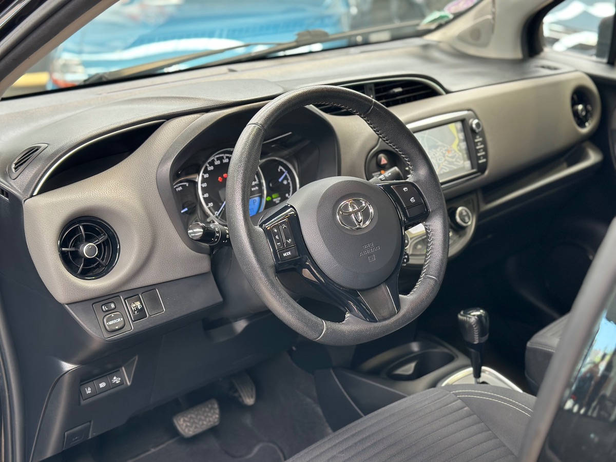 Toyota Yaris III (2) Hybrid 100H Dynamic 5P BVA