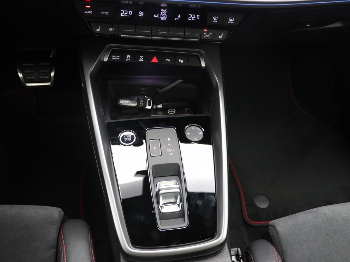 Audi A3 Sportback IV 40 TDI 200ch S line quattro S tronic 7/Bang&Olufsen/Toit ouvrant/Attelage