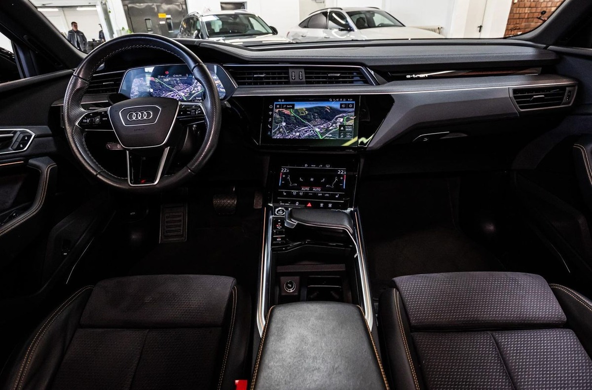 Audi e-tron Sportback 55 408ch S Line e-quattro Pack Black Edition