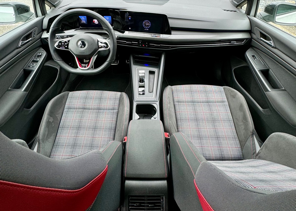 Volkswagen Golf GTI VIII 245 PERFORMANCE