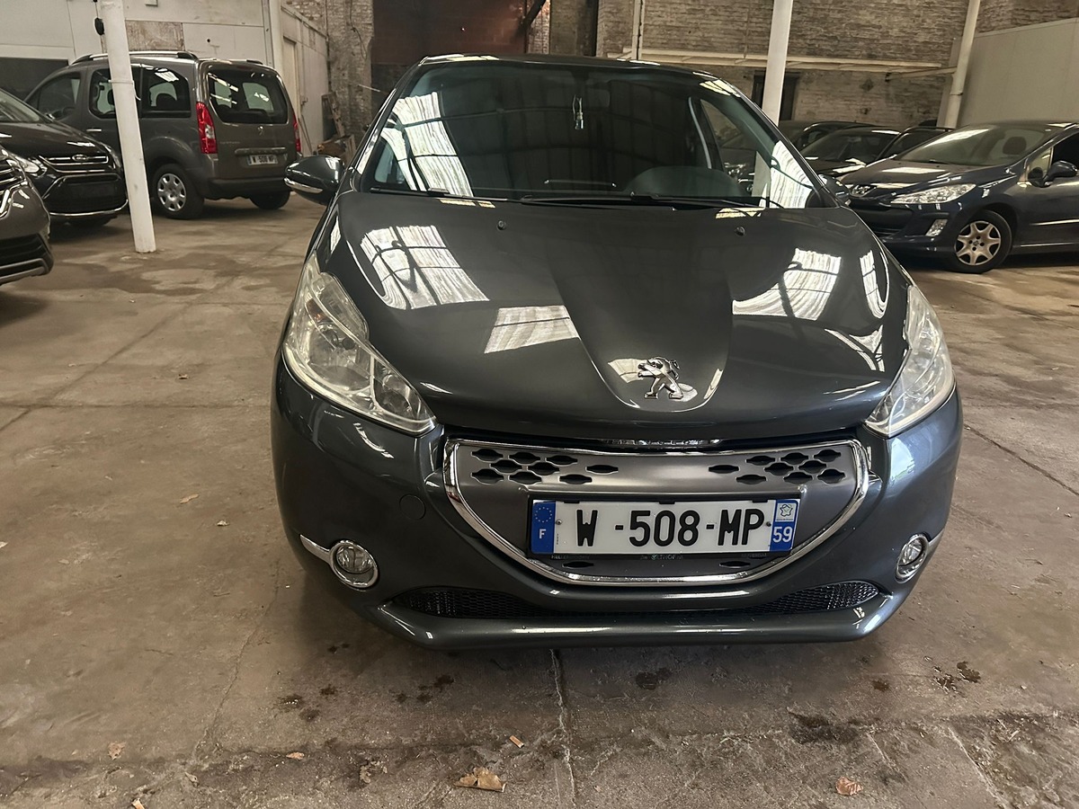 Peugeot 208 // BOITE AUTOMATIQUE // GPS //