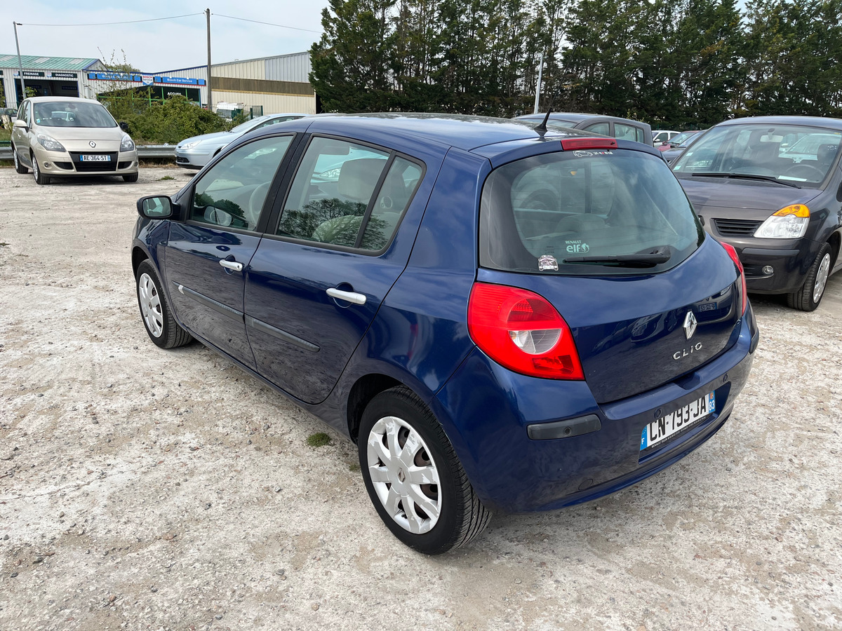 RENAULT Clio 1.6i 16v - 110CH 109673KM