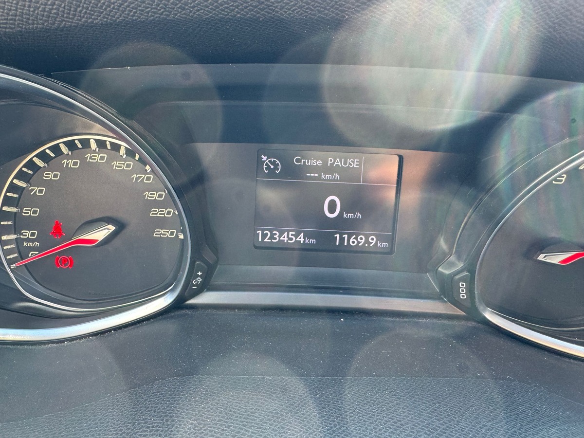 Peugeot 308 PHASE II 1.6 HDI 115 ALLURE