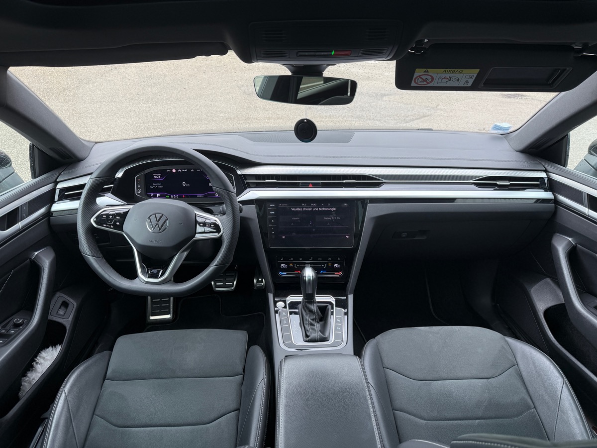 Volkswagen Arteon ShootingBrake 2.0L TDi EVO SCR DSG7 150 cv R-line, Toit ouvrant, Suivi Complet