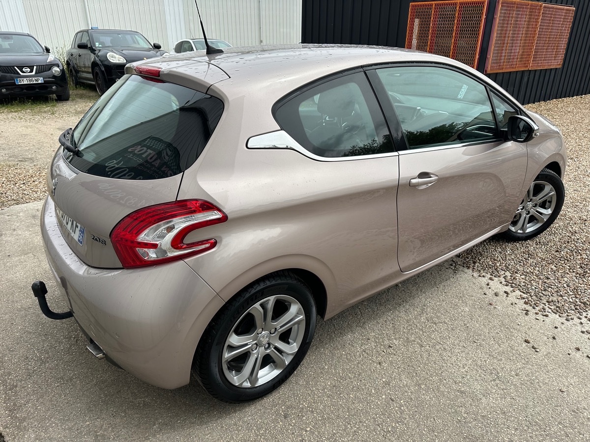 Peugeot 208 ALLURE 1.2 VTI 82CVX GPS