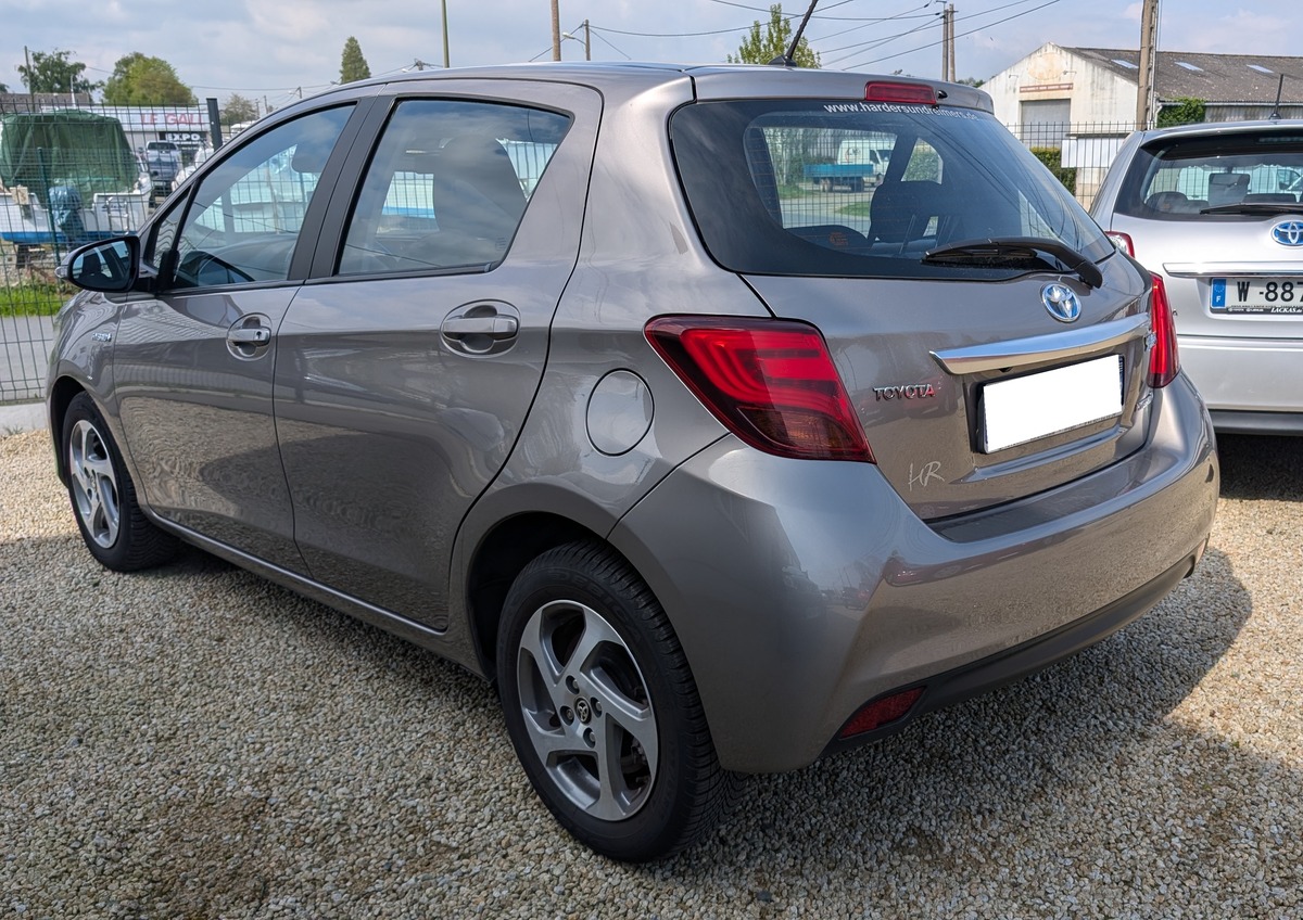 Toyota Yaris Hybrid III (2) 100H