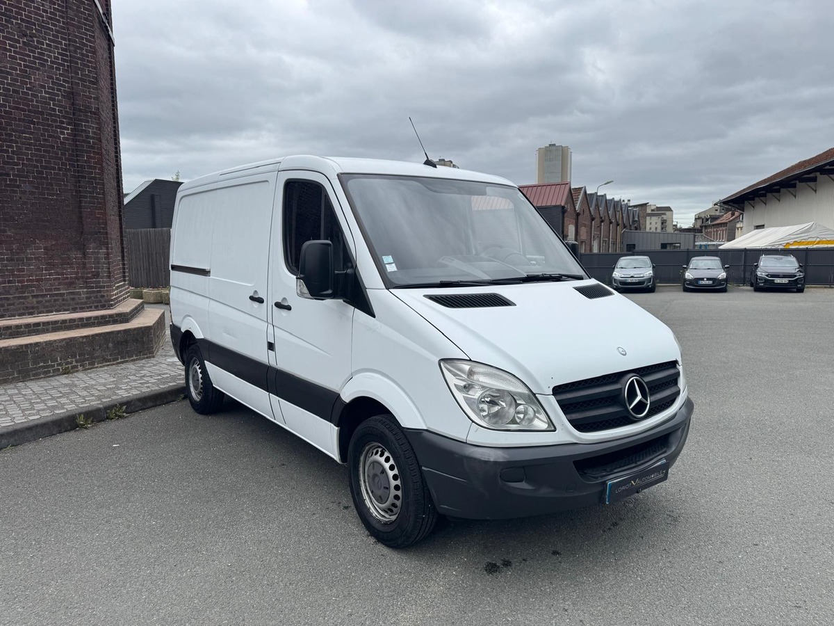 Mercedes-Benz Sprinter 906.613 210CDI 2.2 Fourgon moyen tôlé 3.0T 95 cv