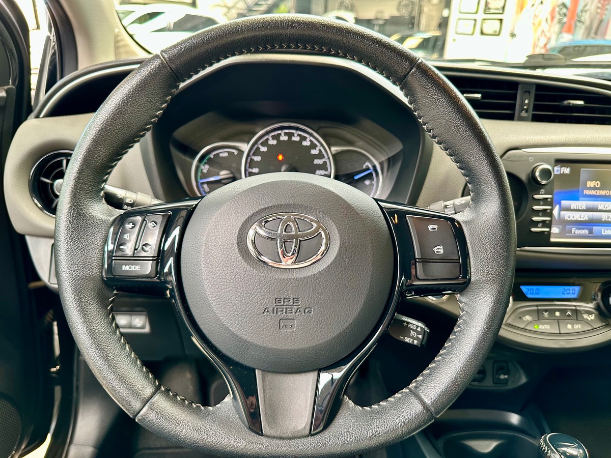 Toyota Yaris III (2) Hybrid 100H Dynamic 5P BVA
