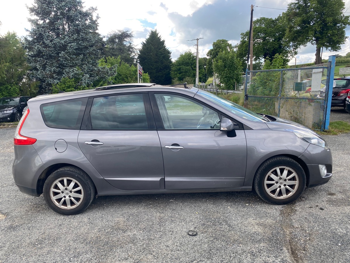 RENAULT Scenic III 3 1.9 dci 130cv 1ere main 200000km toit ouvrant