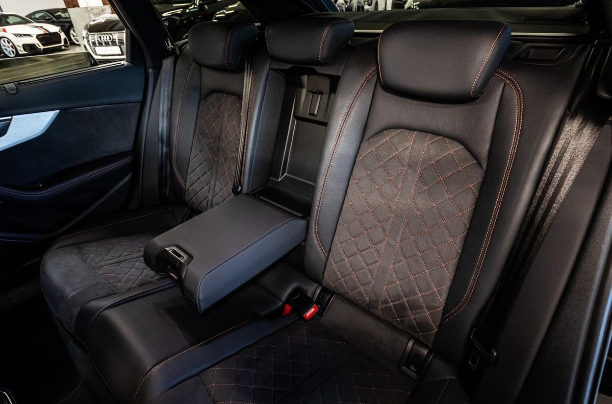 Audi A4 Avant V 40 TDI 204ch S line quattro S tronic 7