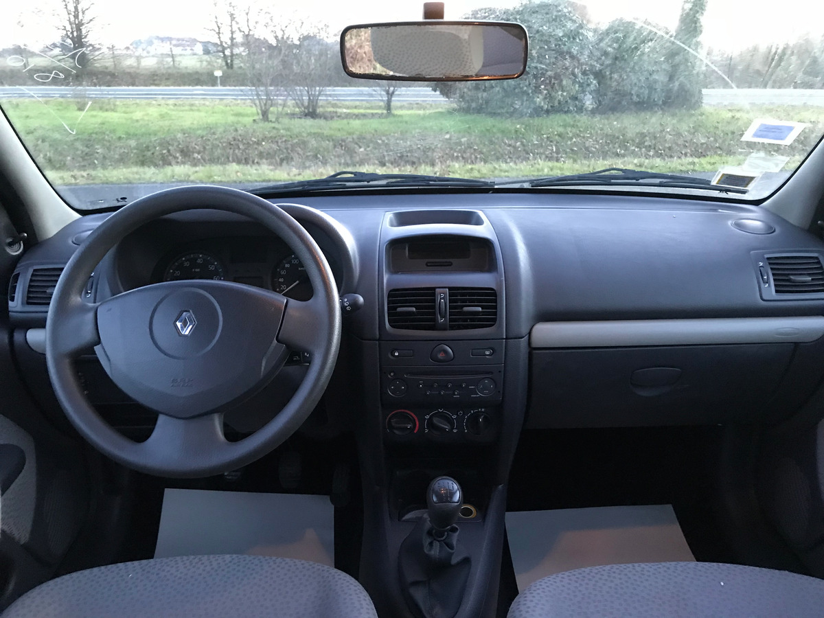 RENAULT Clio II 1.2i 75 ch authentique 96063 km