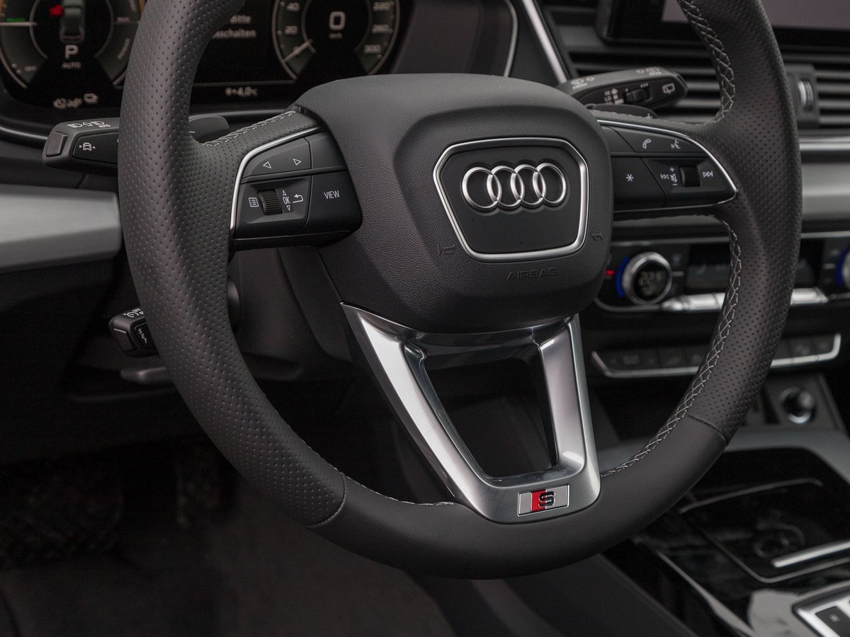 Audi Q5 Sportback 55 TFSI e 367ch S line quattro S tronic 7/Tête haute/Attelage/Feux matriciels