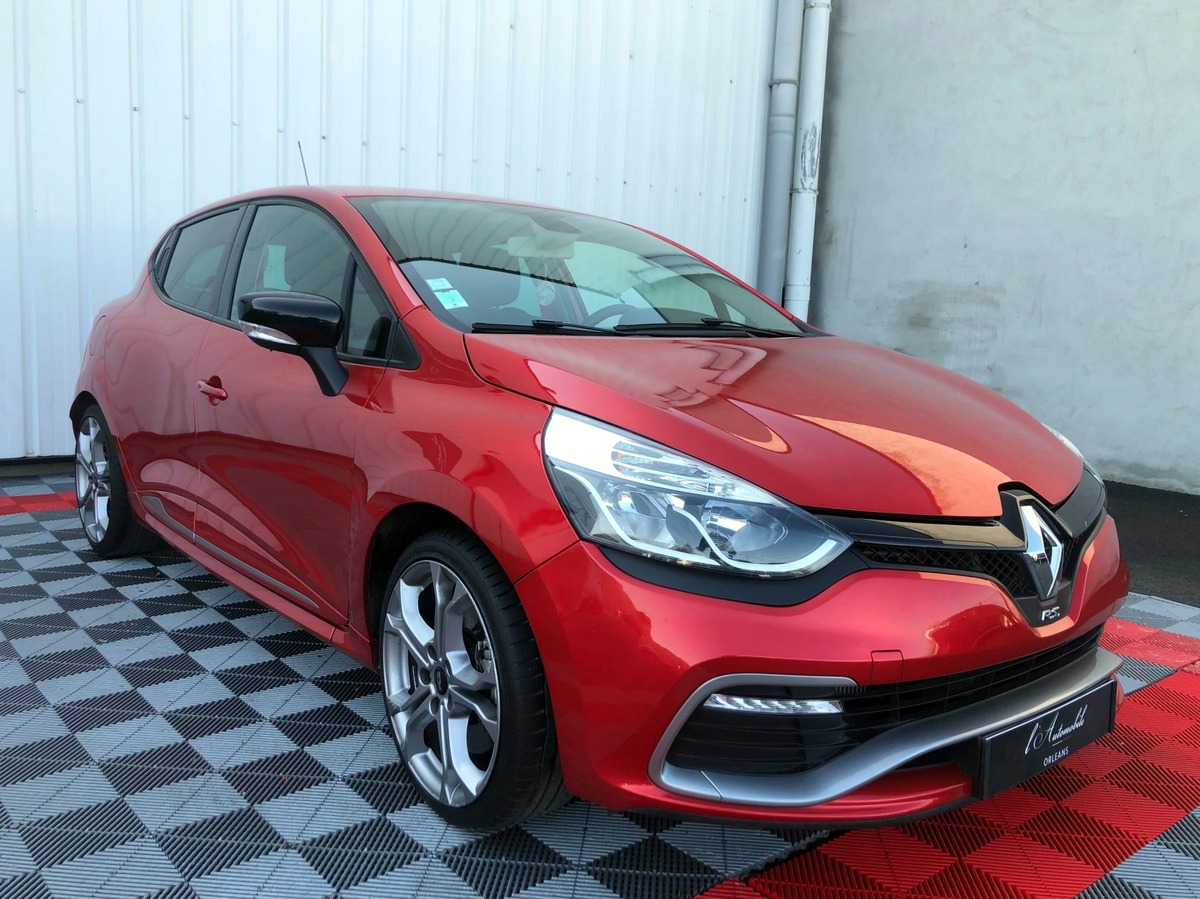 RENAULT Clio IV RS 1.6 TURBO 200 EDC6 5P