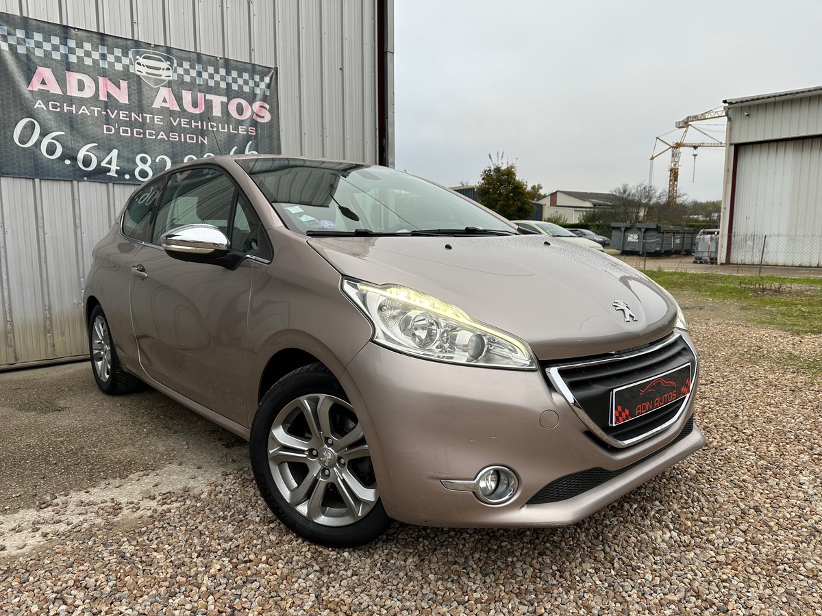 Peugeot 208 ALLURE 1.2 VTI 82CVX GPS