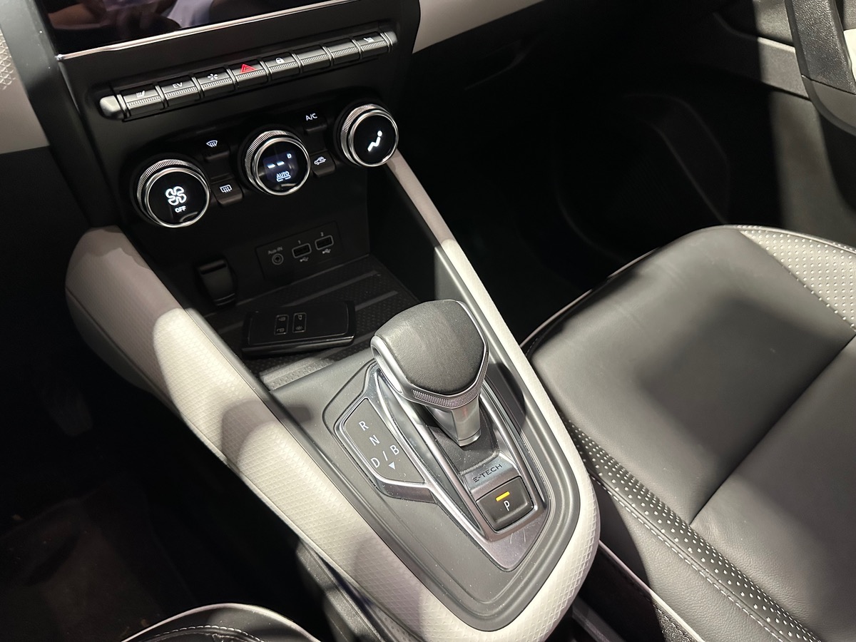 RENAULT Captur HYBRID RECHARGEABLE etech160 INTENS