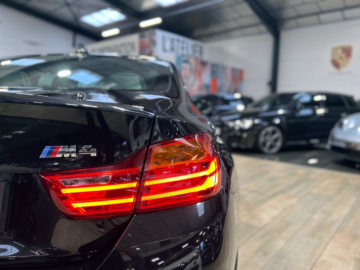 Bmw M4 COUPE (F82) 431 CH DKG7 BLACK EDITION