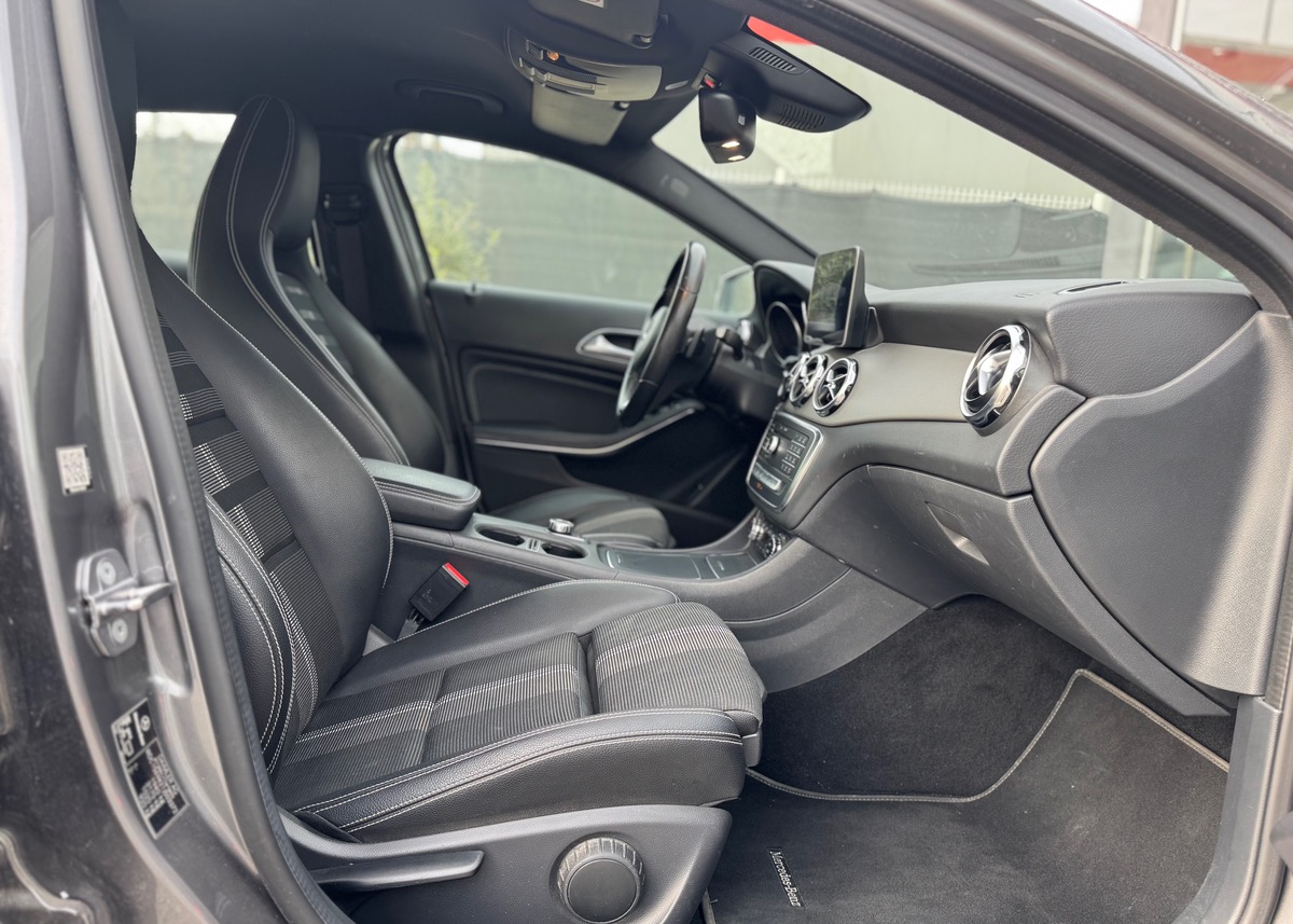 Mercedes-Benz GLA (2) 180 SENSATION 7G-DCT
