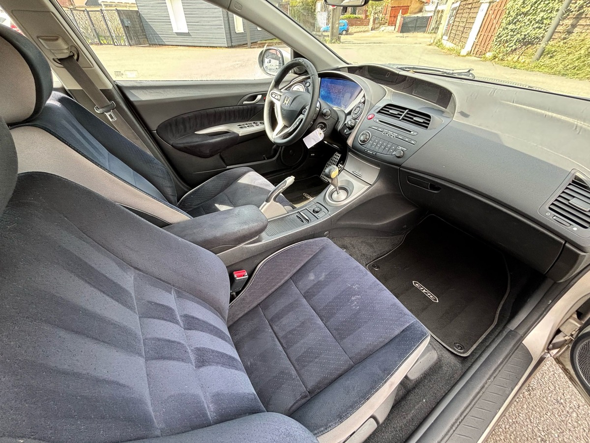Honda Civic 1.8 VTEC 140 - Finition Sport - Garantie