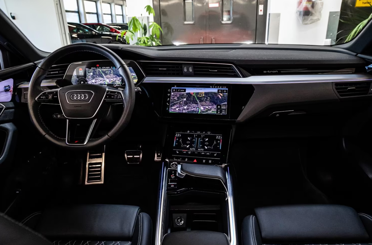 Audi Q8 e-tron 55 408ch S Line quattro Toit ouvrant