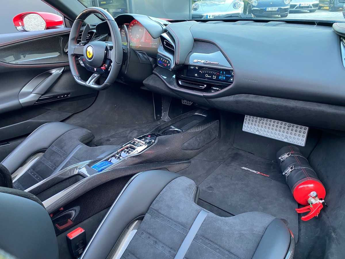 Ferrari SF90 SPIDER / TVA / 1ERE MAIN / 300 KMS