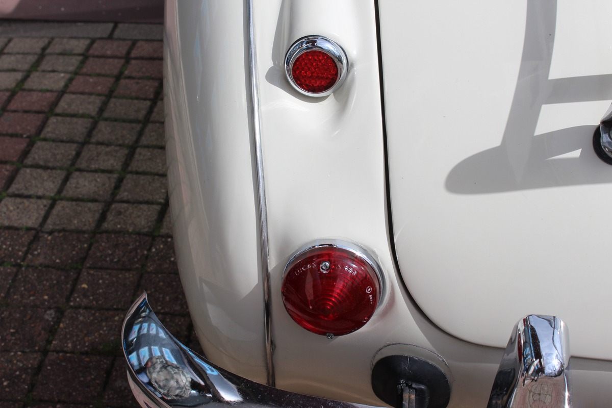 Austin Healey 3000 MK III BJ8 Collection  148