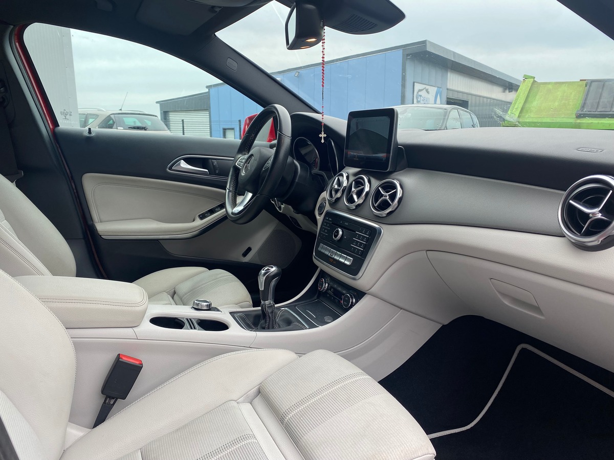 Mercedes-Benz GLA (2) 180 D BUSINESS EDITION