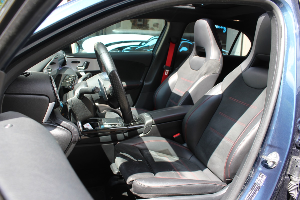 Mercedes-Benz Classe A IV 35 AMG  306 CV 4MATIC 7G-DCT Toit Ouvrant/ Burnmatser / keyless Go....