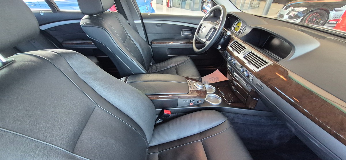 Bmw Série 7 740i 303CV