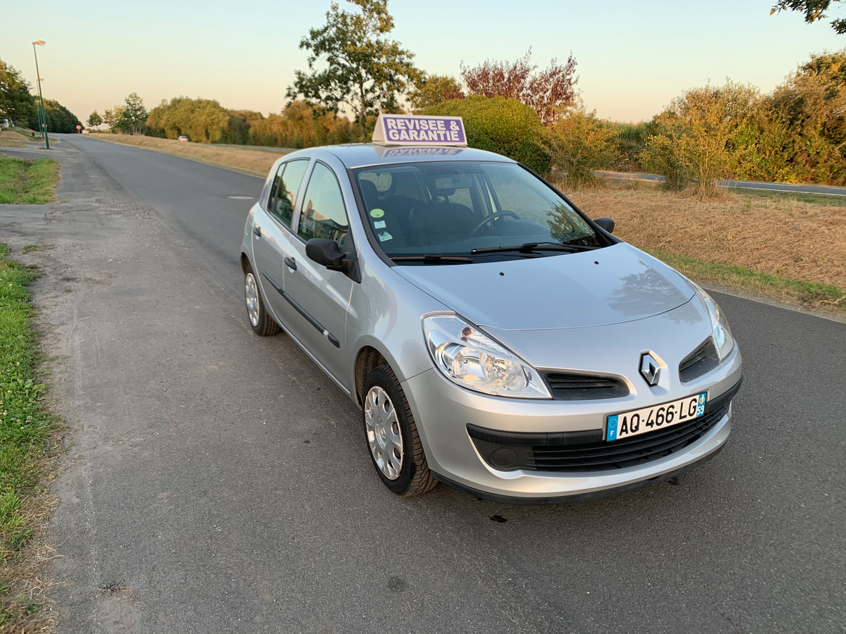 RENAULT Clio 1.2i 16v 75CV 108879KM