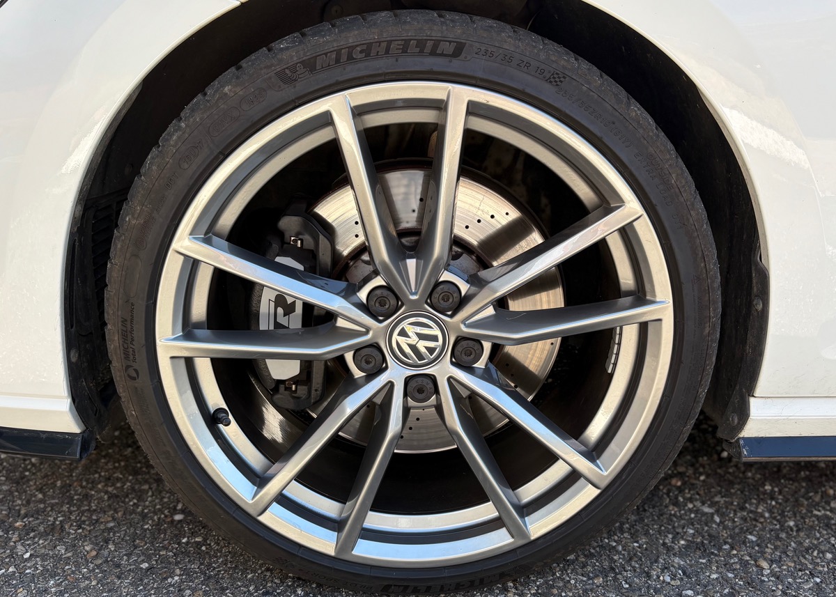 Volkswagen Golf VII (2) 2.0 TSI 300 R 4MOTION DSG7 5P
