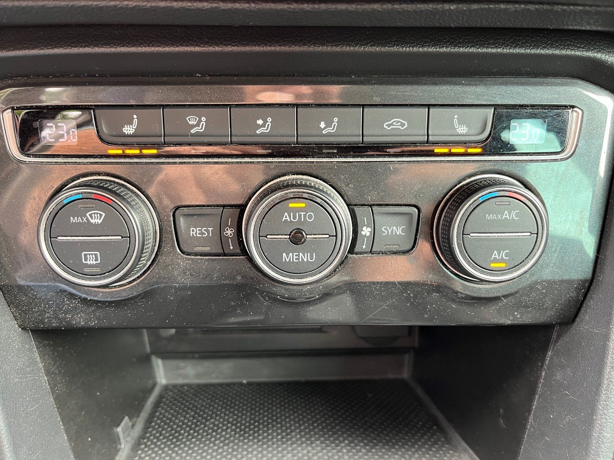 Volkswagen Tiguan 1.4 TSI 125ch SOUND, SUIVI COMPLET VW, ATTELAGE, REG ADAPTATIF, RADAR