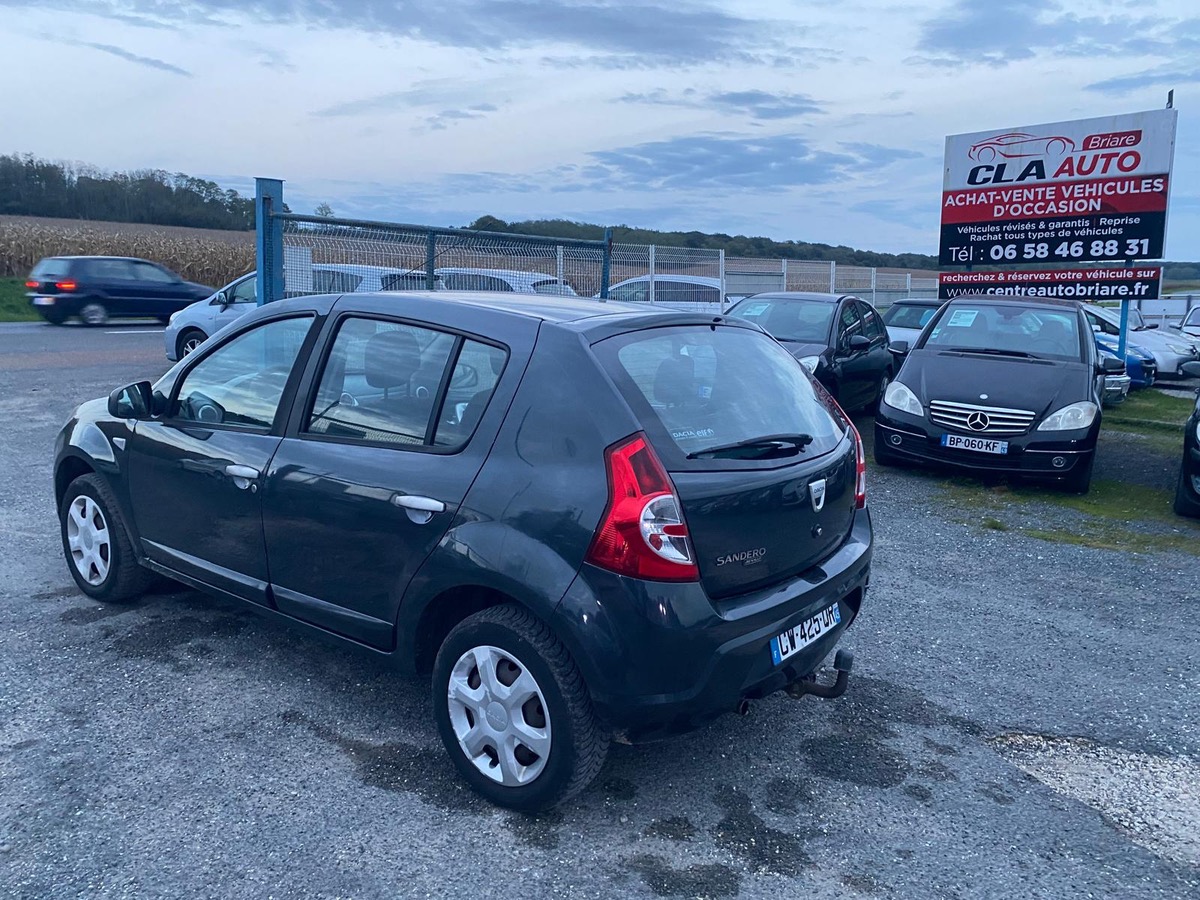 Dacia Sandero 1.5 dci 90cv 1ère main carnet entretien complet 