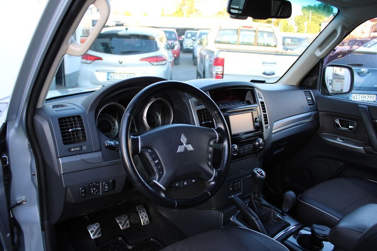 Mitsubishi Pajero 3.2 DI-D Intense *1.Main*Top*